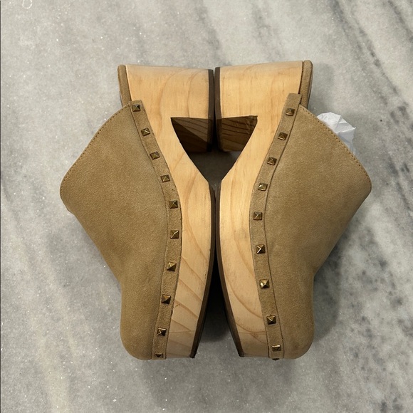 Steve Madden Brooklyn Taupe Suede Studded Wooden Clogs sz 8 - Picture 5 of 10
